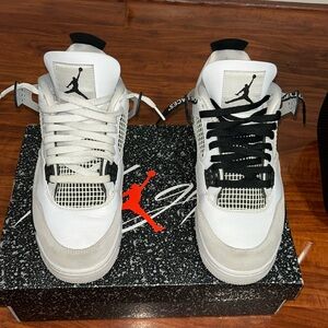 Jordan 4 military black -size 10.5 Used